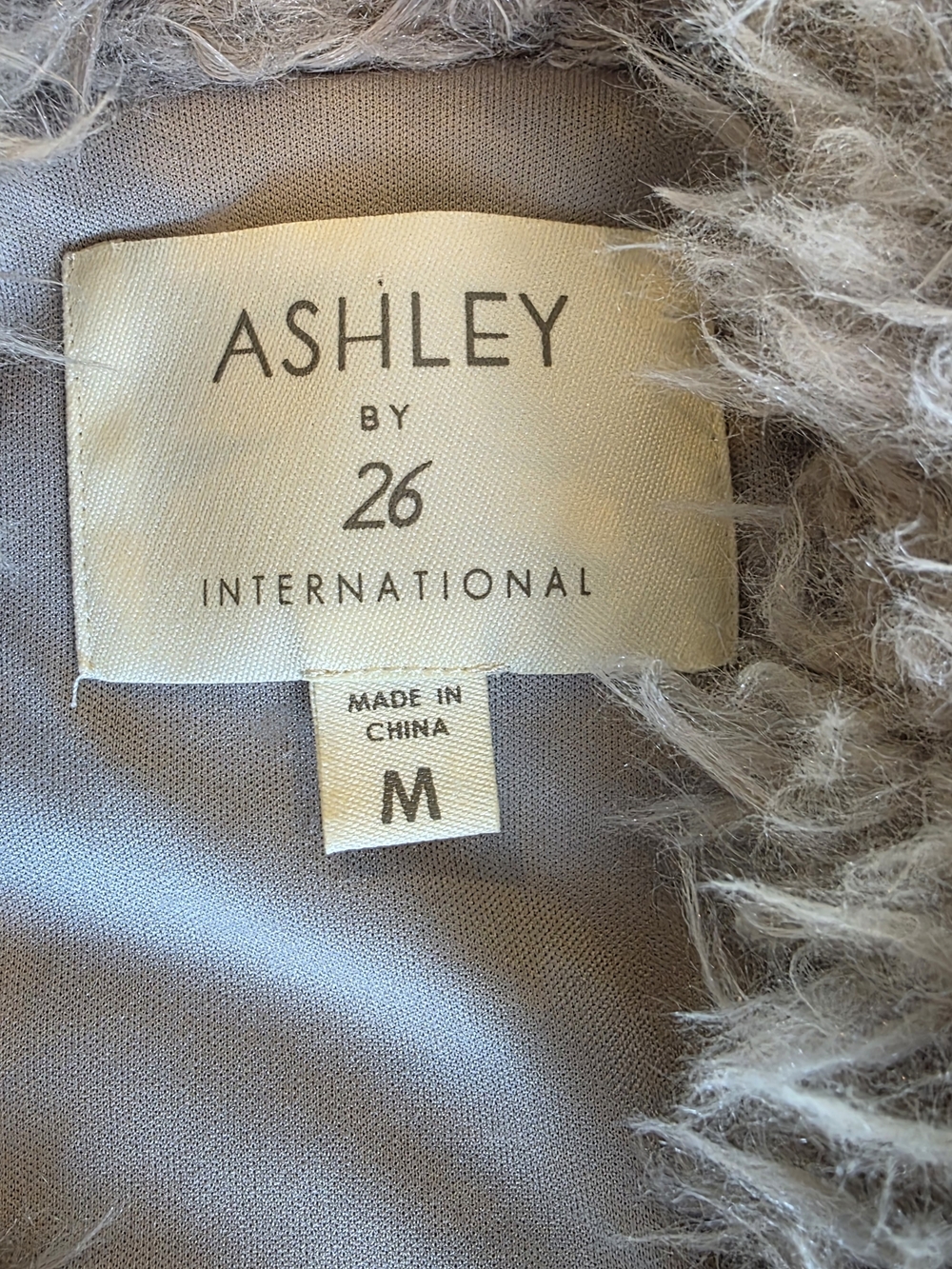 Ashley by 26 Gray Shaggy Faux Fur Vest Medium 70s Boho Penny Lane Rockstar - Picture 3 of 6